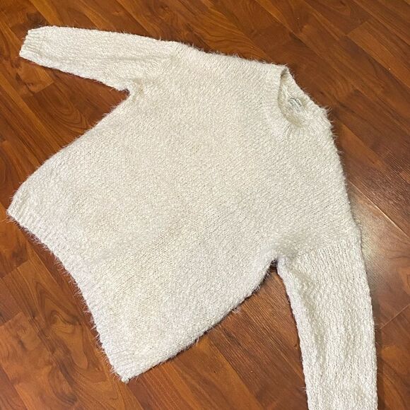 Cute Davi & Dani cream/white fringe oversized Sweater Large
Good condition - Picture 1 of 3